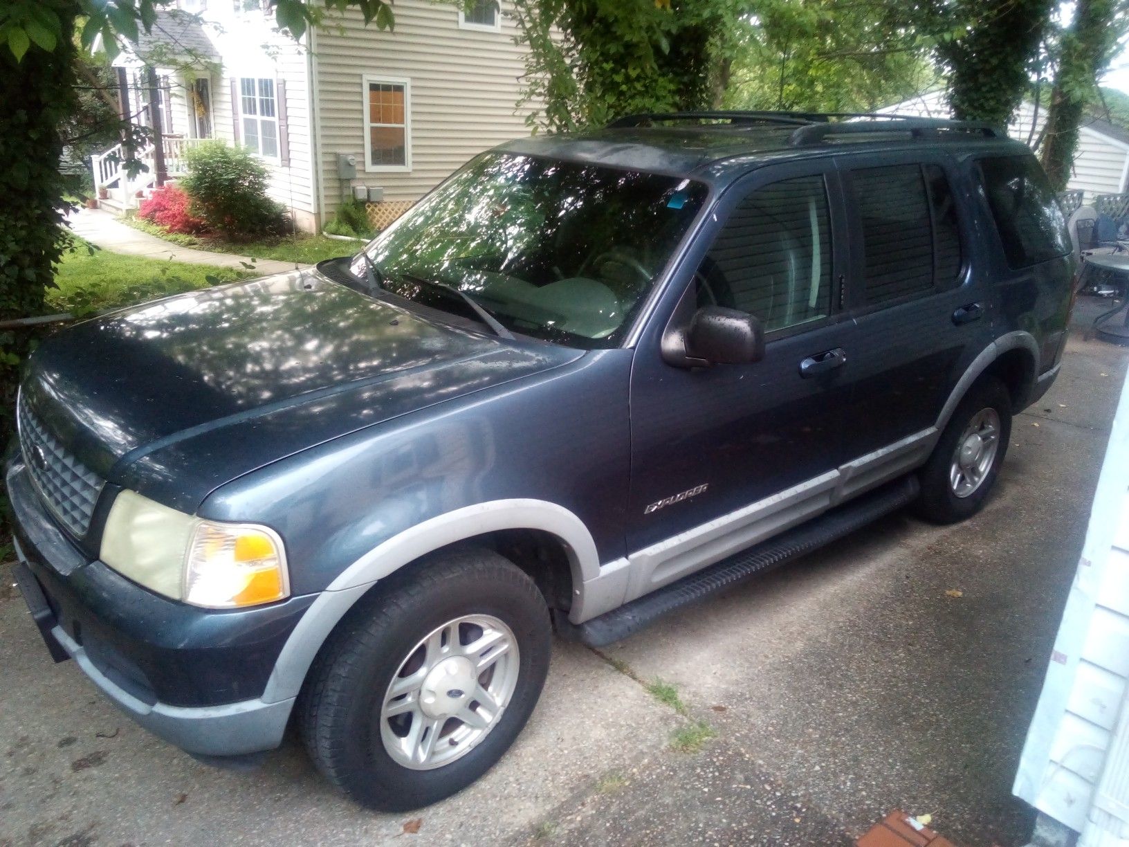 2002 Ford Explorer XLT. Clean and clear title. Needs engine. Must tow.