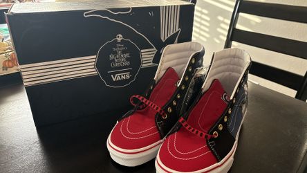 NEW VANS x The Nightmare Before Christmas Christmas Town Sk8-Hi Shoes Men 9.5 - NEW