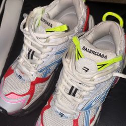 LOOKING TO TRADE FOR LV SKATES OR BETTER