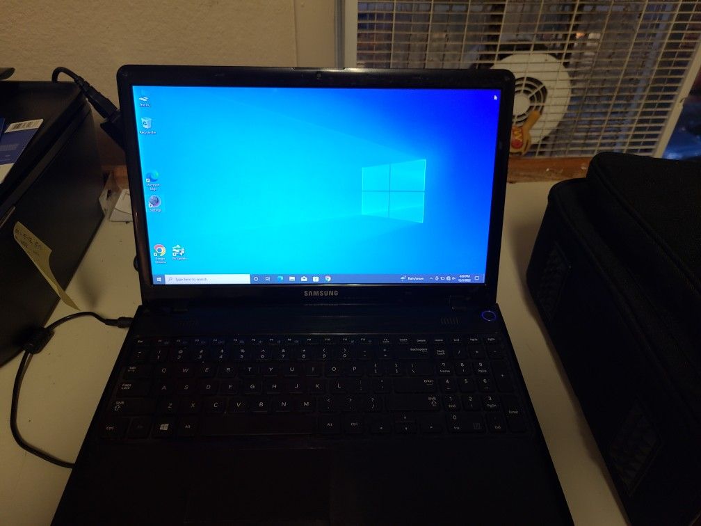Samsung Laptop Windows 10 500g Storage 8g Ram