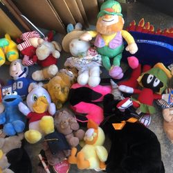 Lot different plush 