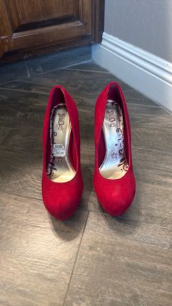 Size 7 red heels