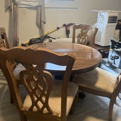 Nice Table With 4 Chairs