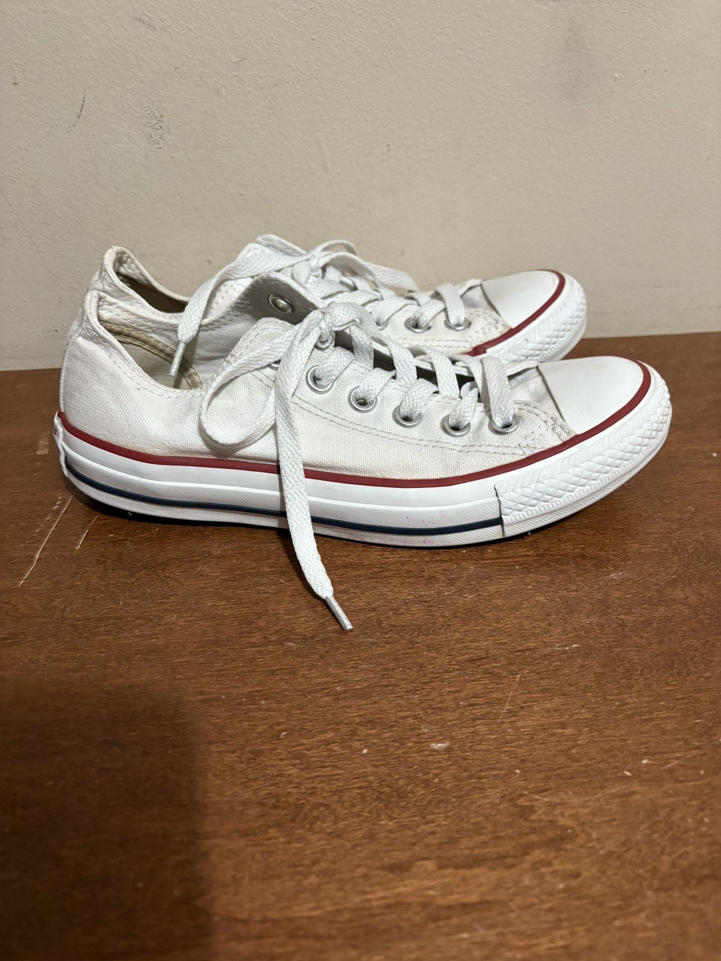 Women’s size 6.5 white Converse All Stars Low top