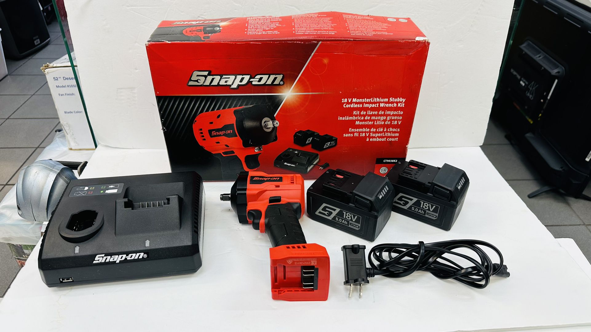 Snap On 3/8" Stubby 18V Cordless Impact Wrench CT9038K2 2x 5 Ah Batteries Charger MINT