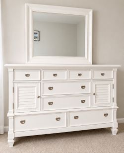 Rooms To Go Queen Bedroom Set, Natural Wood Finish, Good Condition - $500 OBO