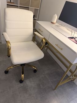 Computer chair & Desk perfect condition