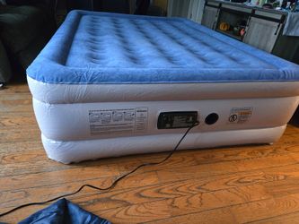 SoundAsleep Queen Air Mattress with Built-In Pump