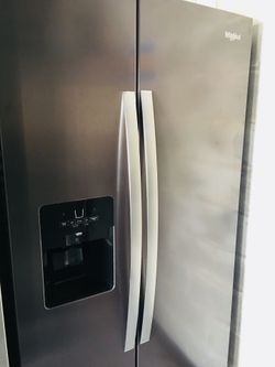 2017 Whirlpool stainless steel refrigerator