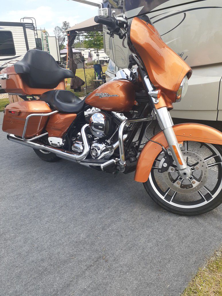 Photo 2014 Street Glide Special 28k Miles