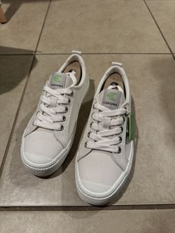 Brand New Women’s Cariuma Canvas Sneakers