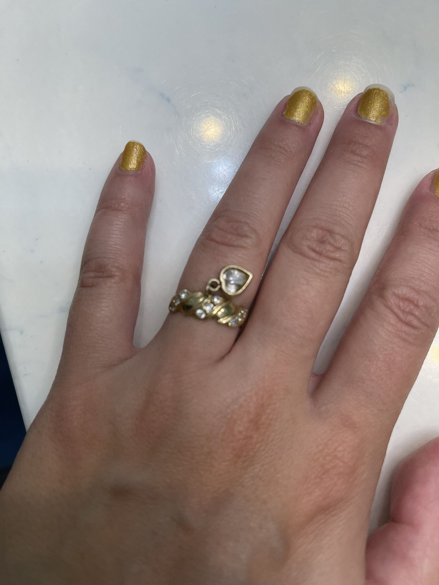 14 K Gold Gorgeous Engagement Ring With Heart 