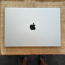 MacBook Pro 16” M3 Pro • 18GB / 1TB • Silver — Excellent Condition