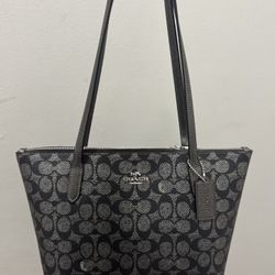 Coach Fiona Small Zip Tote – Signature Print – Excellent Condition