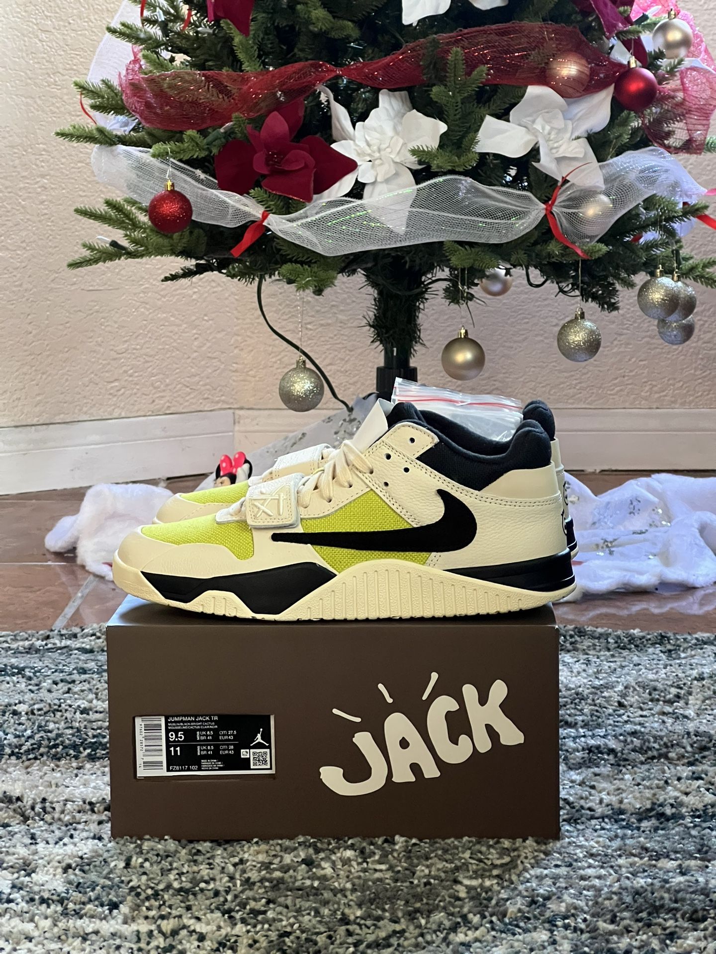 Jordan Jumpman Jack TR x Travis Scott Bright.                 Size 9.5 In Men 