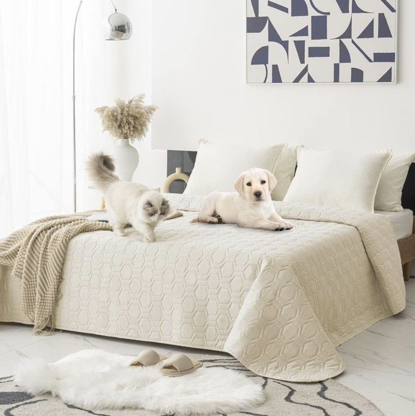 Waterproof and Anti-Slip Dog Bed Cover and Pet Blanket Sofa Pet Bed Mat ,car Incontinence Mattress Protectors Furniture Couch Cover for Most Cats Dogs