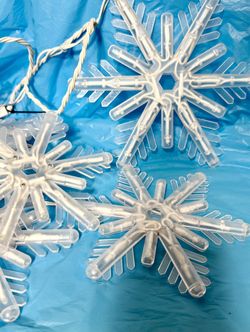 8CT SNOWFLAKES PURE WHITE AND BLUE