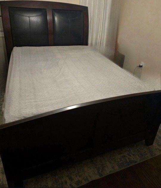 Bedroom Set (Queen)