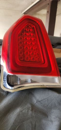 2015 chrysler 300 taillight