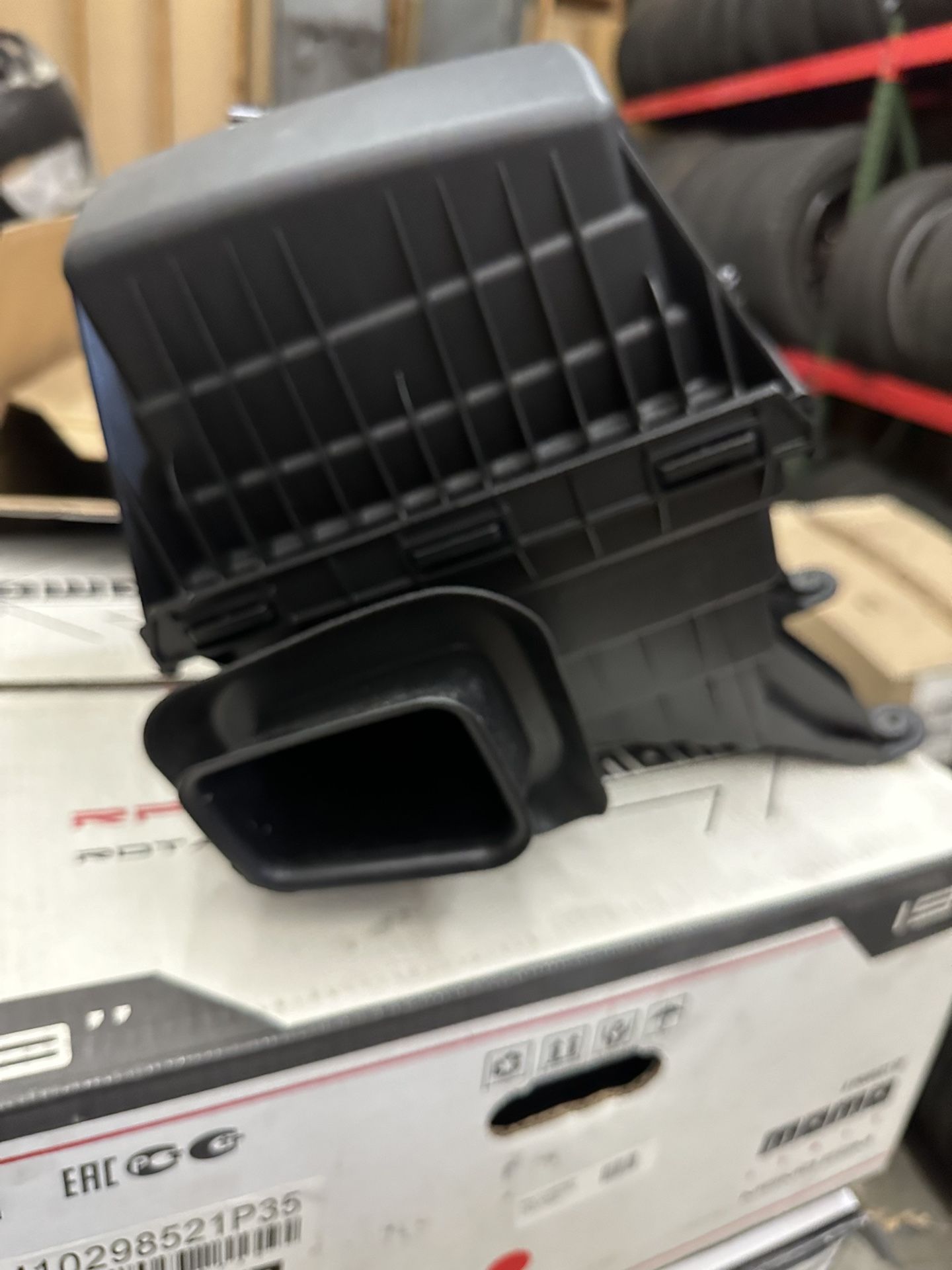 2016 Chevrolet 2.8 Duramax Airbox W/ Sensor