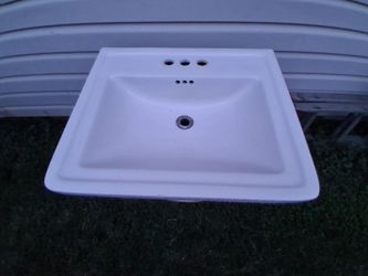 Pedestal sink - ( public meet up)