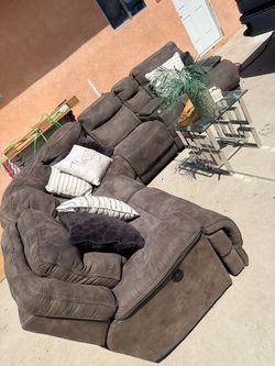 Grey sectional recliner couch 🛋️