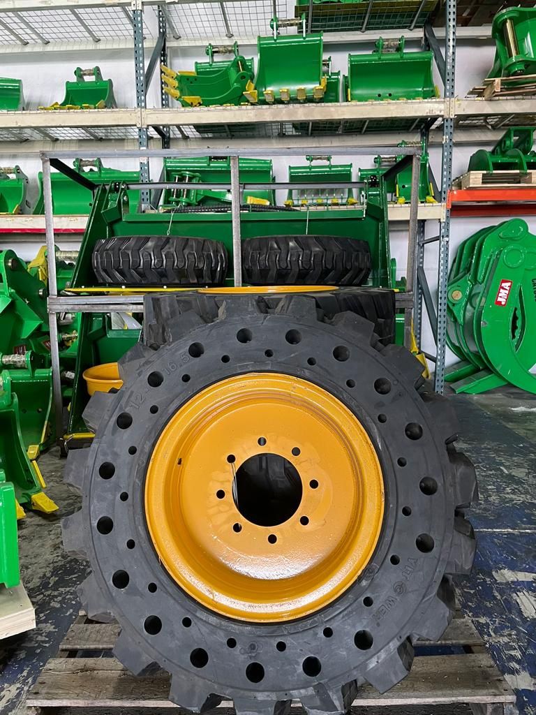 Skid Steer Solid Cushion Tire with Rim