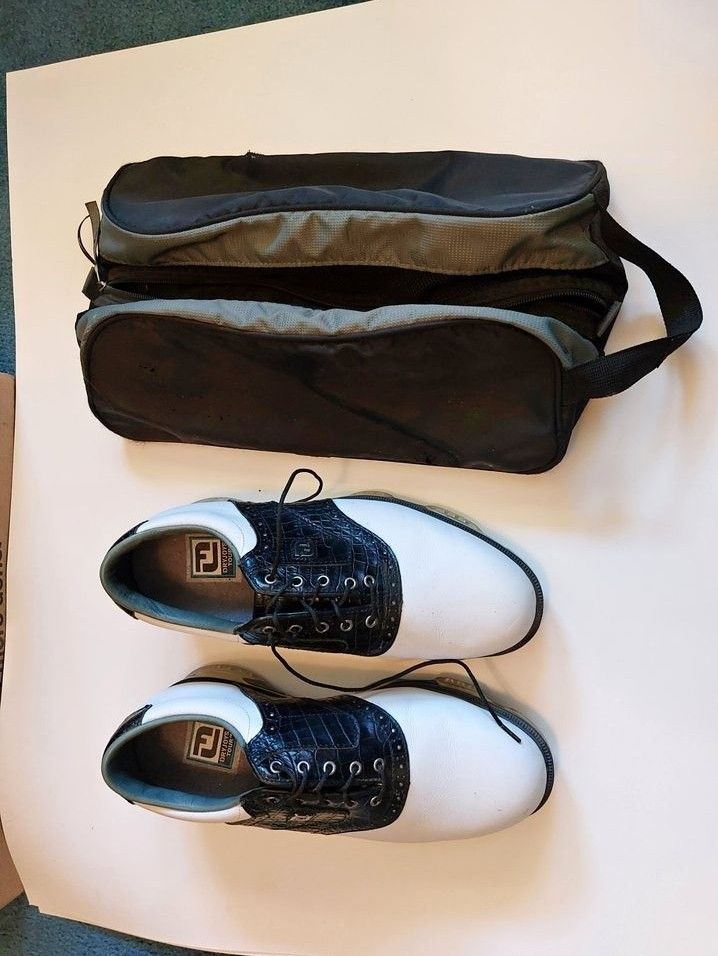 Foot joy Men's Golf Shoes W/ Carry Bag Size 8.5W