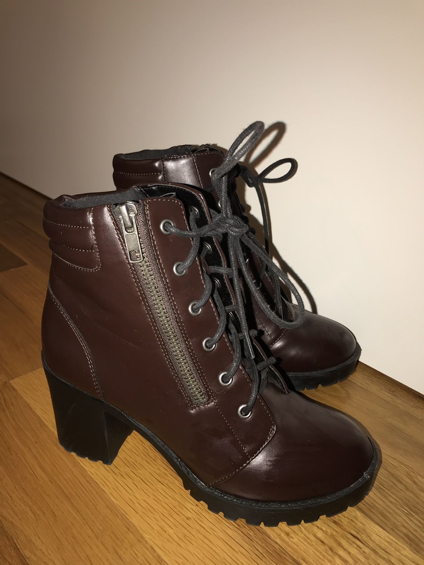 Maroon heeled boots size 6 women’s