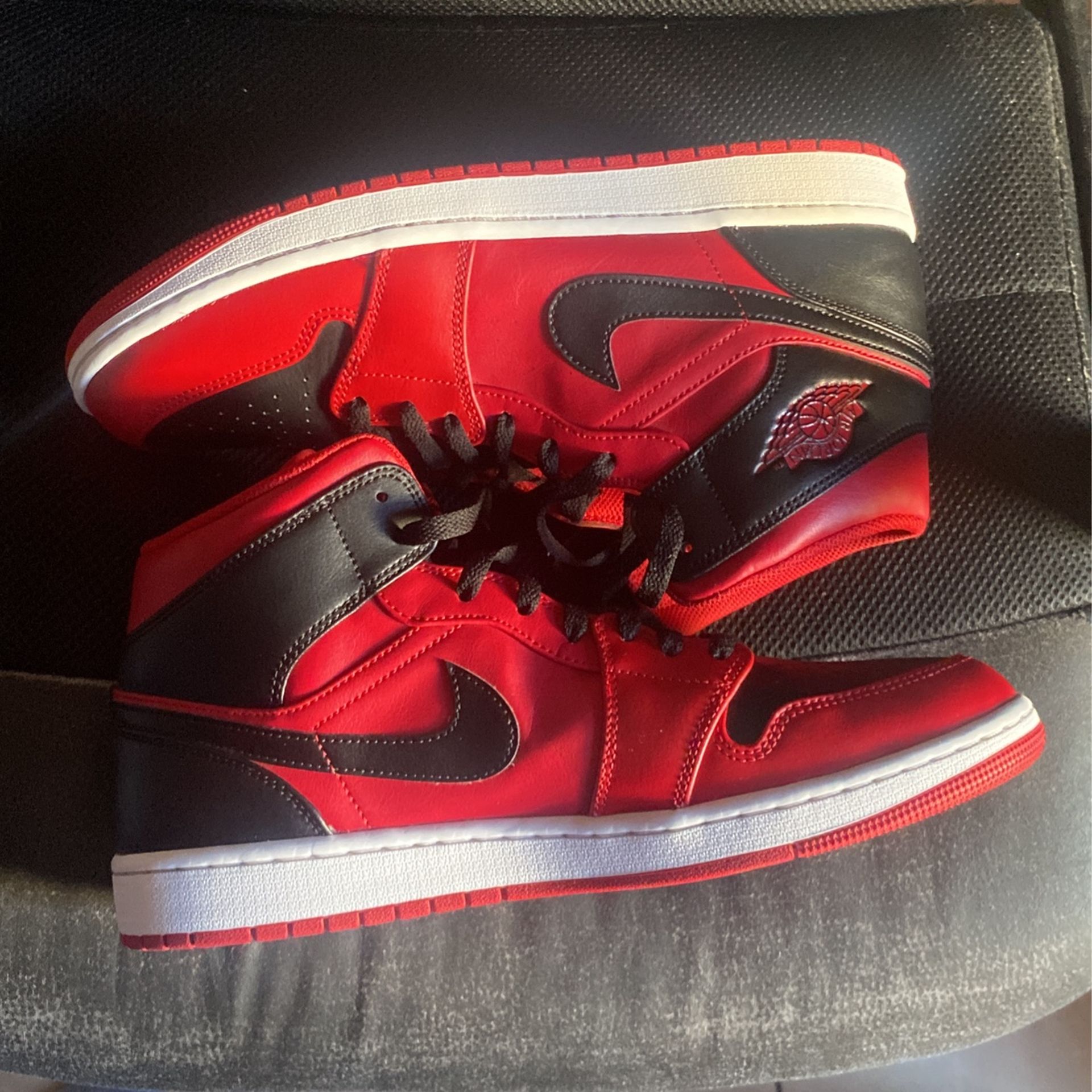 Air Jordan 1 Mid Gym Red And Black Size 11 Men’s