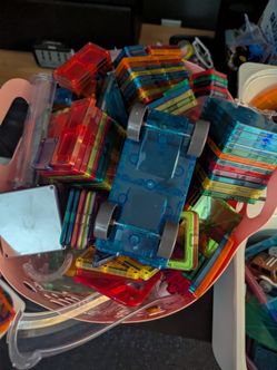 Magnet tiles