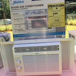Midea AC 5000 BTU  Works Good 