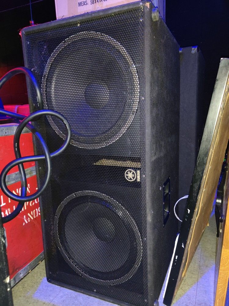 Yamaha subwoofer SW 218 PAIR 