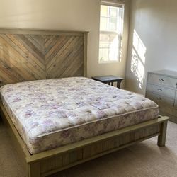 Reclaimed King Bed with 8 Drawer Dresser