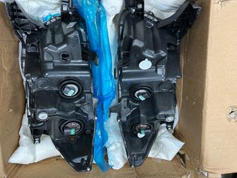 Pair of Car Headlight Assemblies 2016-2022