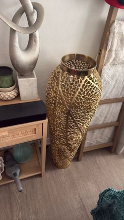 Elevarre Decorate Gold Vase Brand New