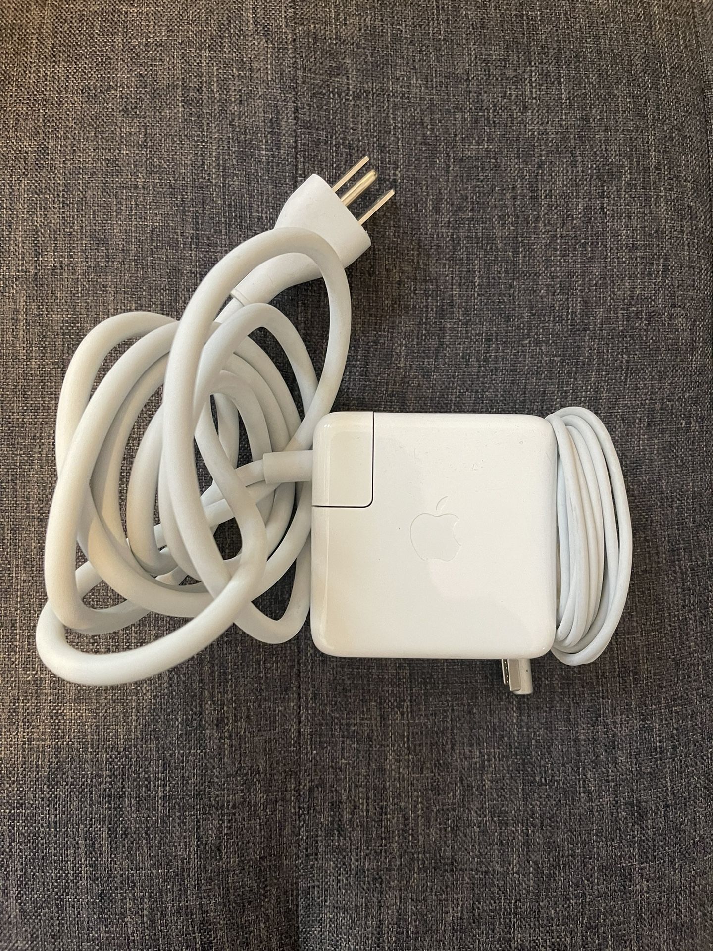 Apple 60 Watt MagSafe MacBook Pro Charger
