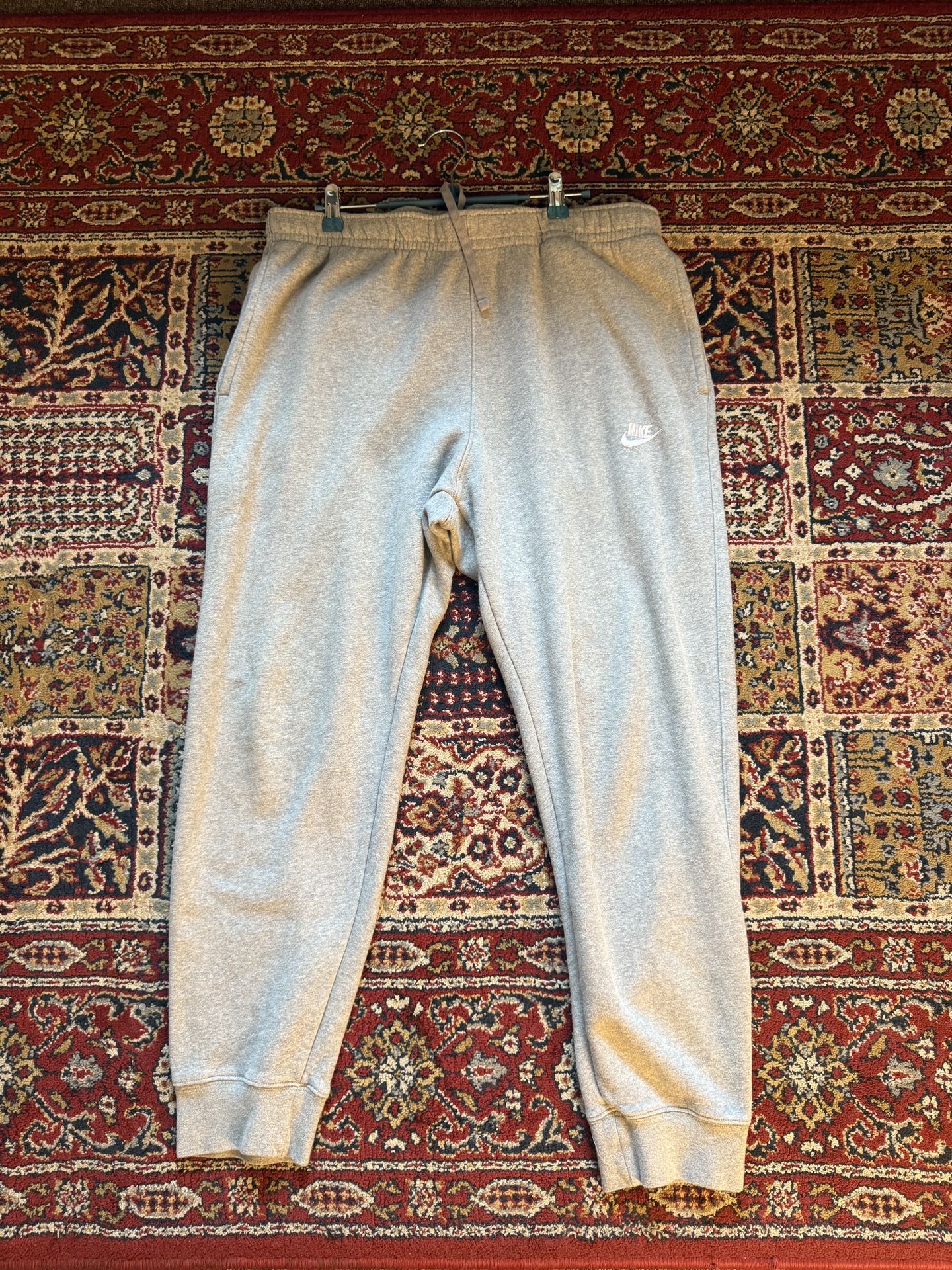 Nike Club Fleece Joggers – Light Grey | Great Condition