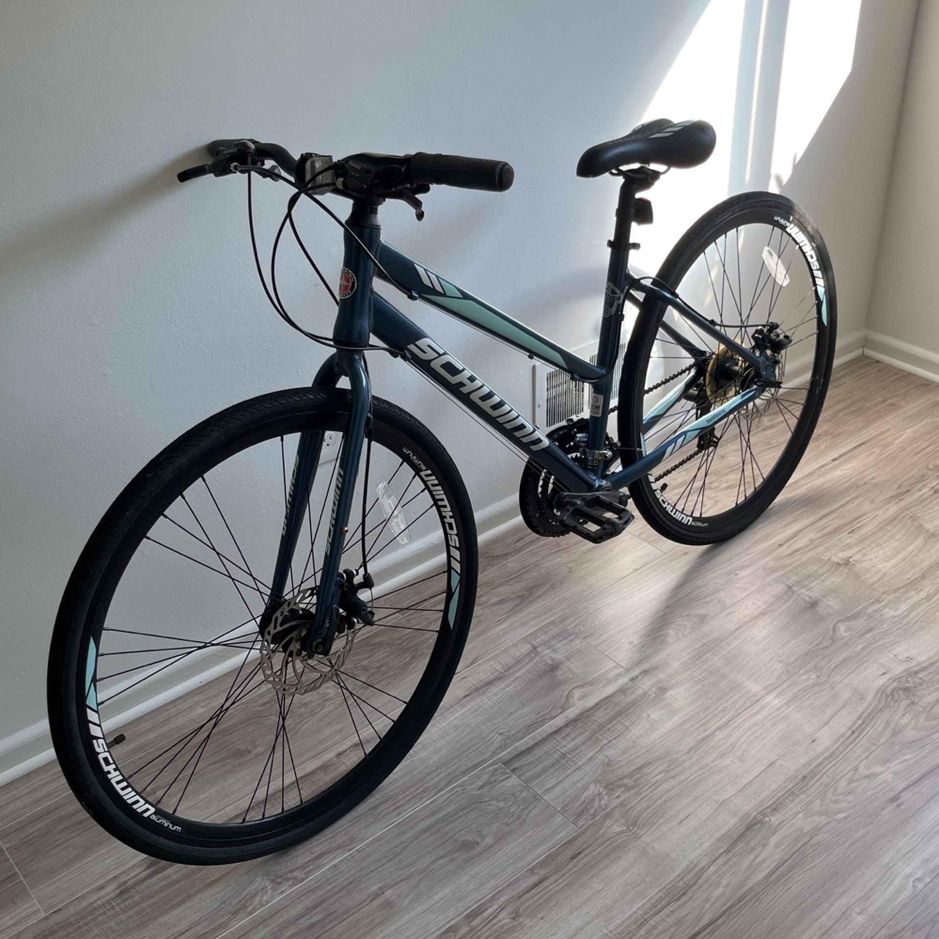Schwinn Circuit 700c/28" Hybrid Bike