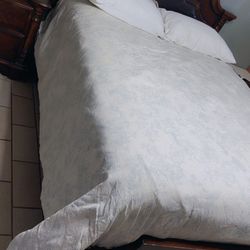 Beautiful full size bedroom set