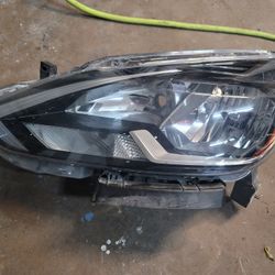 2018 Nissan Sentra  Left Headlight 