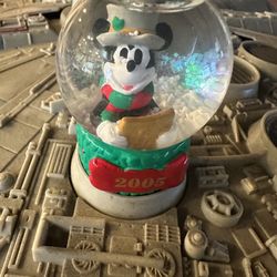 Mickey Mouse Minni Snow Globe
