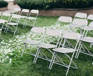 10 PACK HEAVY DUTY FOLDING CHAIRS BRAND NEW IN BOX ONLY $125