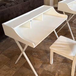 White Desk And Chair 