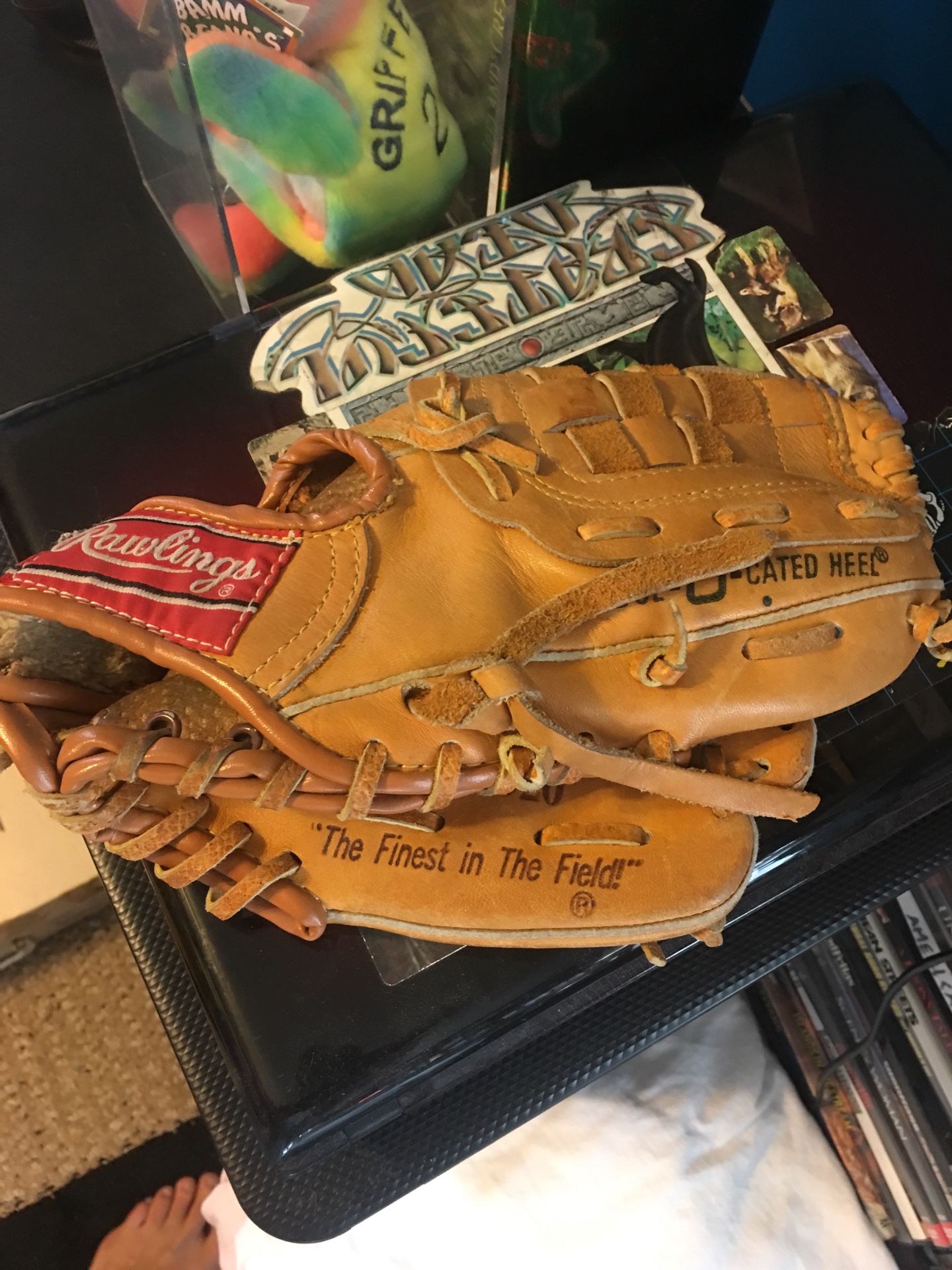 Rawlings kids Cal Ripken Jr for aright handed 90s Baseball glove