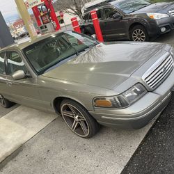 1999 Ford Crown Victoria