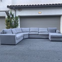 Beautiful Gray Sectional Couch In Excellent Condition - Free Delivery 🚚 