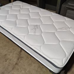 Beautiful Pillow Top Twin Size Mattress and Boxspring 