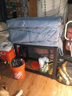 40 GALLON FISH TANK, WITH STAND,  FILTER PUMP INCLUDED