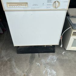 Appliances Dishwasher and Microwave *Read Description*